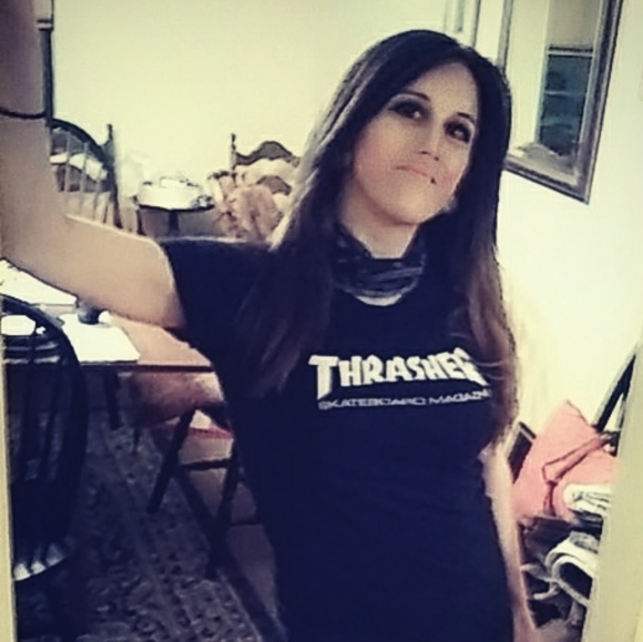 Meet your Posher, JoBeth - Picture 2 of 8